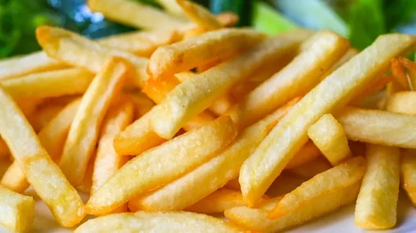 Cartofi prăjiţi ca la restaurant, la tine acasă. Ce nu făceai bine până acum