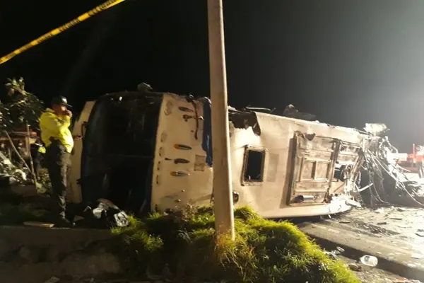 Accident groaznic de autocar: cel puțin 23 de morți