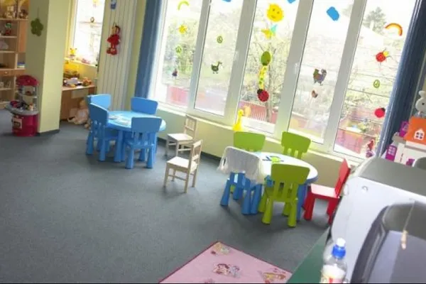 Guvernul mută finanţarea creşelor la bugetul de stat