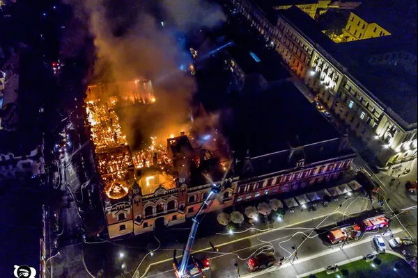 Incendiul de la Oradea, filmat din dronă. Cum arată clădirea după (VIDEO + FOTO)