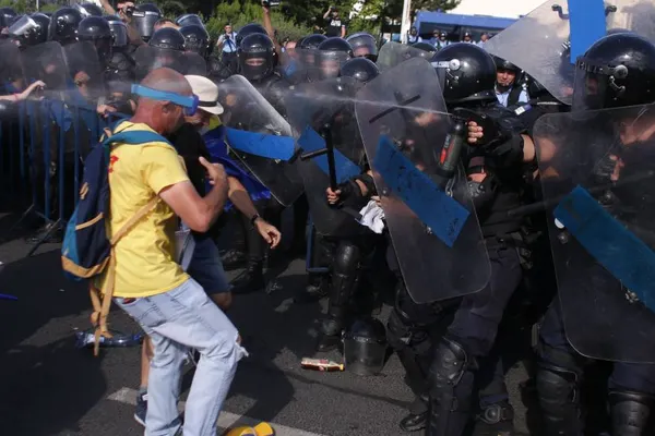 Realitatea TV a surprins imagini dramatice de la confruntările jandarmi - protestatari