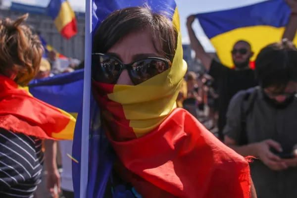 Miting Diaspora. Protest cu "furci şi coase", în faţa Guvernului