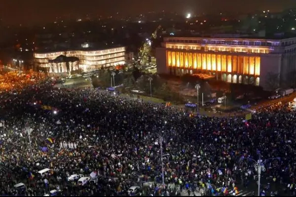 Scenariu halucinant: Cine sunt huliganii folosiți de Jandarmerie pentru spargerea protestelor