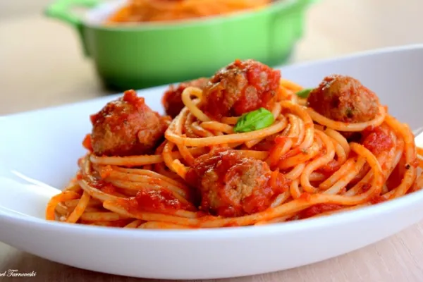 Reteţa zilei: spaghete cu chifteluţe, ca în Italia