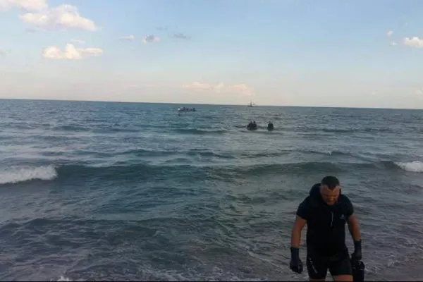 Trupul unei femei de 65-70 de ani, adus de valuri pe plaja din Mangalia