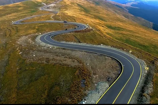 Circulația pe Transfăgărășan și Transalpina se închide, de marți, pe sectoarele de munte