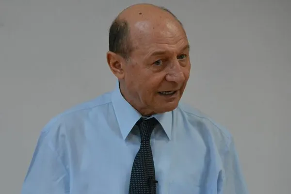 Accident ușor în Capitală: Coloana oficială a lui Traian Băsescu, implicată într-o tamponare pe Bulevardul Maniu