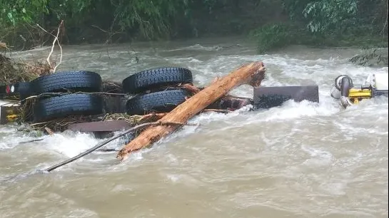 Accident îngrozitor. Un camion a plonjat în râu: cel puțin 20 de morți