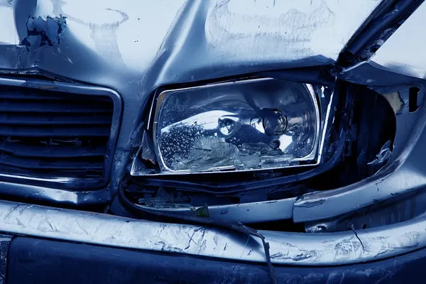 Accident neobișnuit în Oradea. Șoferul, un copil de patru ani care se afla singur în mașină