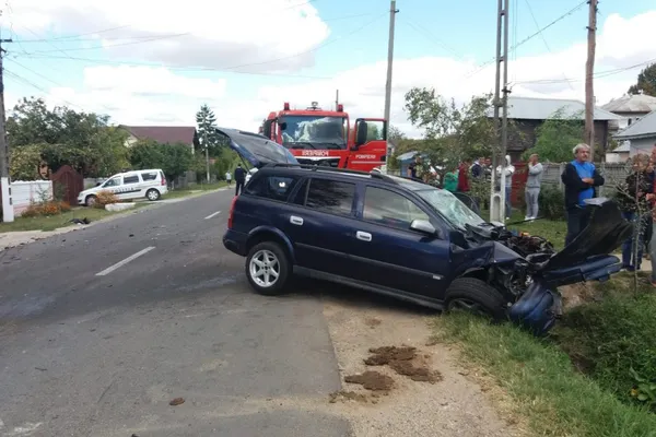 Accident cu 9 victime în Argeş, un microbuz a fost implicat