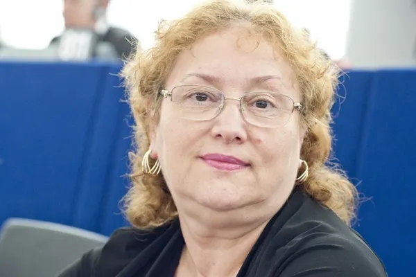 Renate Weber, la Realitatea PLUS: „Guvernul ar putea anula amenzile cetățenilor, pentru a evita aglomerarea sălilor de judecată”