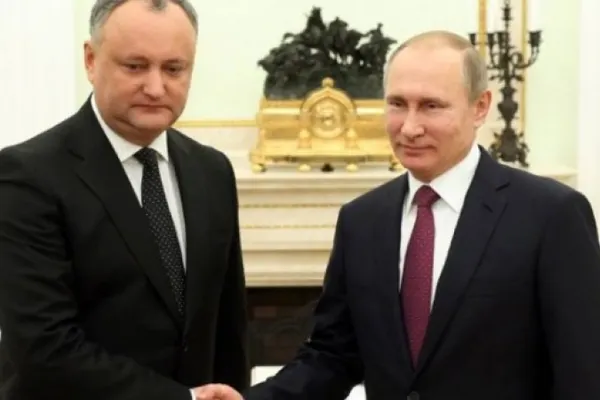 Igor Dodon s-a întâlnit cu Vladmir Putin. Urmează o vizită oficială în Rusia
