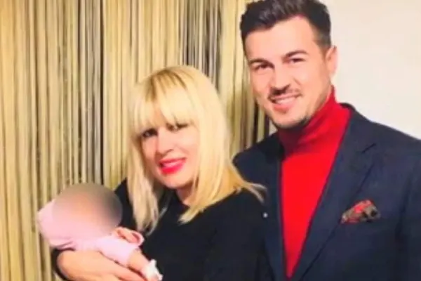 Elena Udrea a anunţat când îşi aduce fiica în România