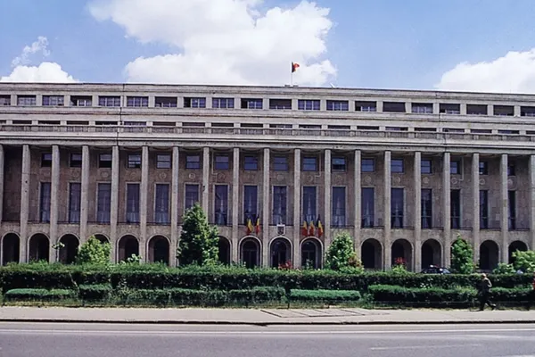 Schimbări majore în Guvern. Pe cine plănuiesc să dea jos Dragnea, Dăncilă și Iordache