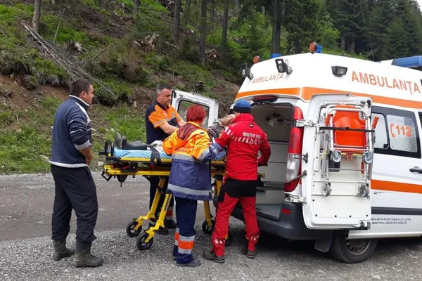 Clipe de groază pe Transfăgărăşan. O turistă din Germania s-a automutilat: şi-a crestat mâinile!