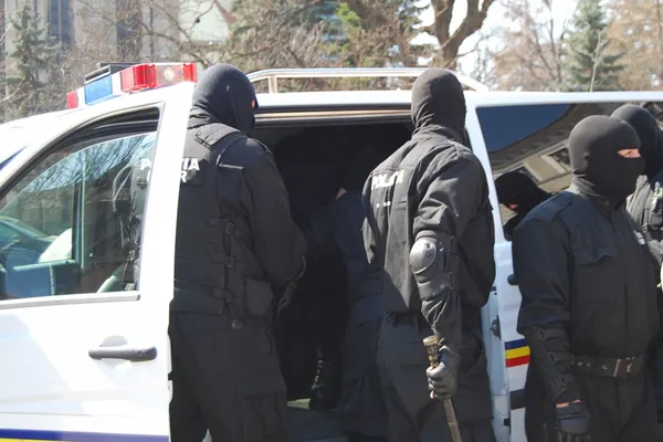Evaziune uriașă cu maşini second hand. Polițiștii au făcut razie