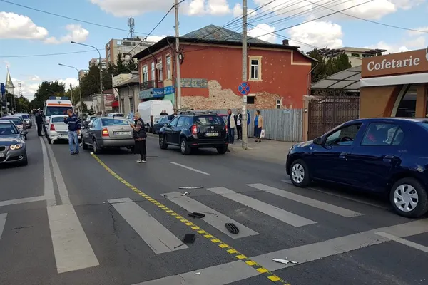 Pieton accidentat grav de o șoferiță care a confundat accelerația cu frâna