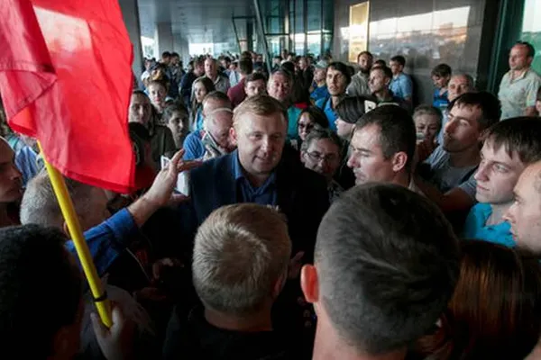 Caz rar în Rusia lui Putin. Alegeri câștigate de omul Kremlinului, anulate pentru fraudă
