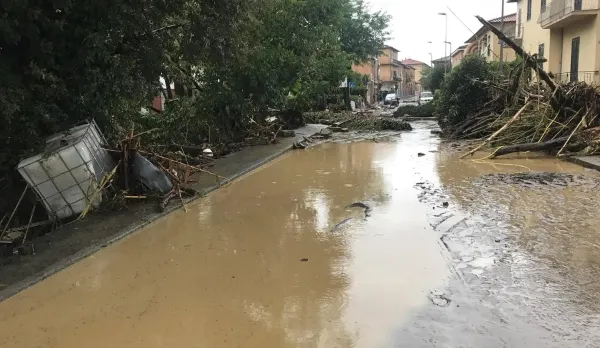 Stare de alertă în toată Italia: Este cod roşu de inundaţii. Imagini apocaliptice