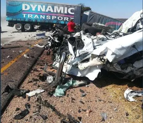 TRAGEDIE. Cel puţin 20 de persoane şi-au pierdut viaţa într-un accident rutier