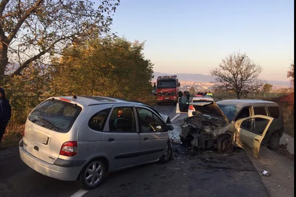 Accident cu trei mașini, în Dealul Dăii din Sibiu