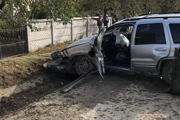 Italieni implicați într-un accident, patru au ajuns la spital (FOTO)