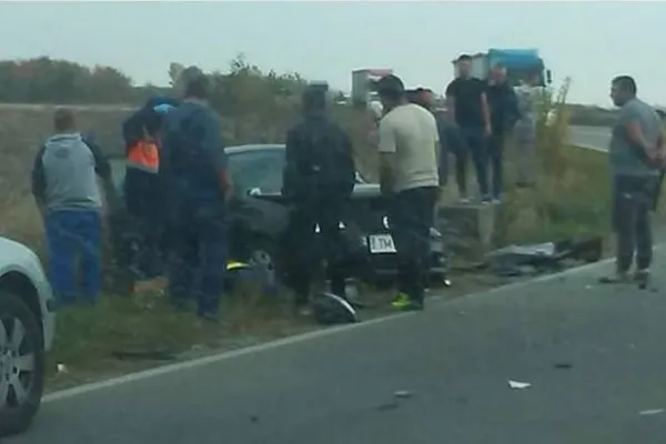 Ambulanţă implicată într-un accident rutier, în Timiş