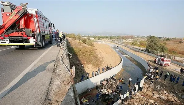 18 morţi, printre care şi copii, într-un accident în Turcia. Un camion s-a răsturnat