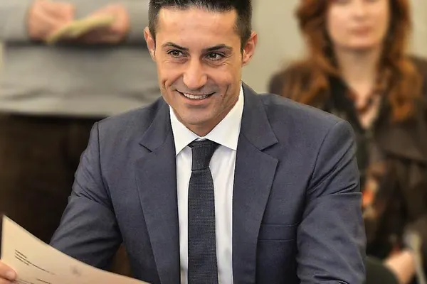Claudiu Manda, criticat de un coleg din comisia SRI. Îl suspectează că ar fi ofiţer acoperit