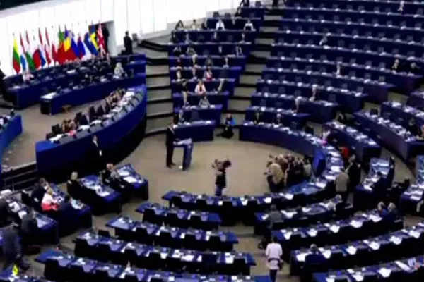 Klaus Iohannis, discurs în fața unei săli aproape goale în Parlamentul European