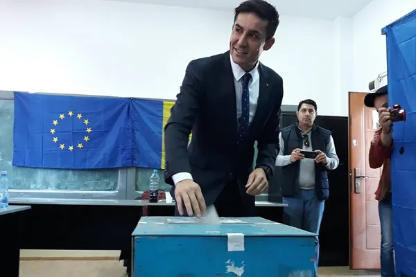 Claudiu Manda, glumă homofobă la ieșirea de la vot