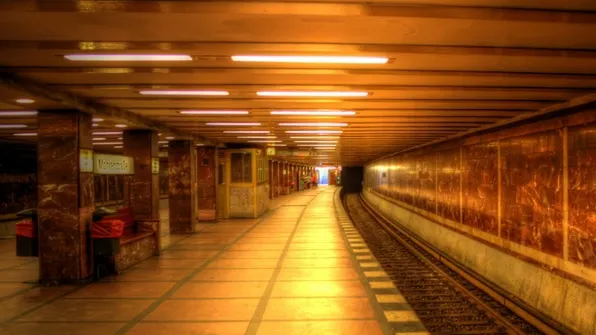 Incident la metrou. O femeie a căzut pe şine, în staţia Aurel Vlaicu