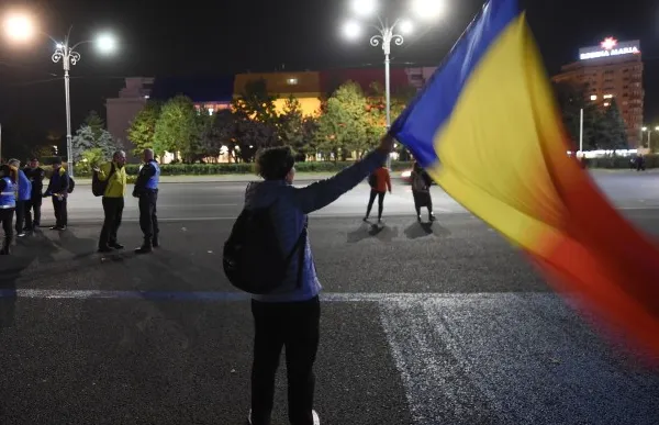 A doua zi de proteste în Piaţa Victoriei: "Tudorel, afară din Guvern!"