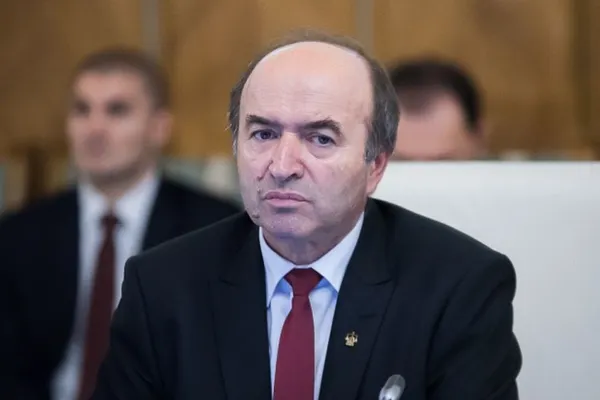 Tudorel Toader i-a dat replica lui Augustin Lazăr prin intermediul realitatea.net