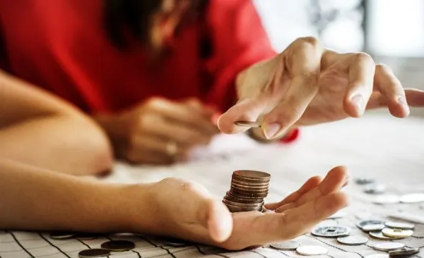 Finanțele trebuie să acopere o gaură de 72 de miliarde de lei în bugetul de stat