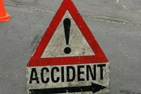 VIDEO Accident într-un mall din București. Un șofer a intrat în plin în două TAXI-uri