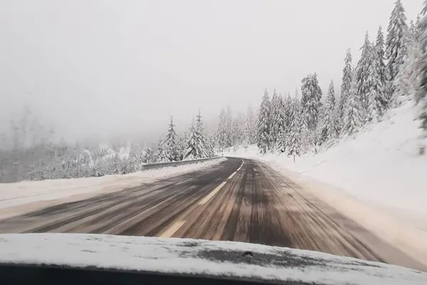 Accident cumplit în Sinaia. Patru răniți