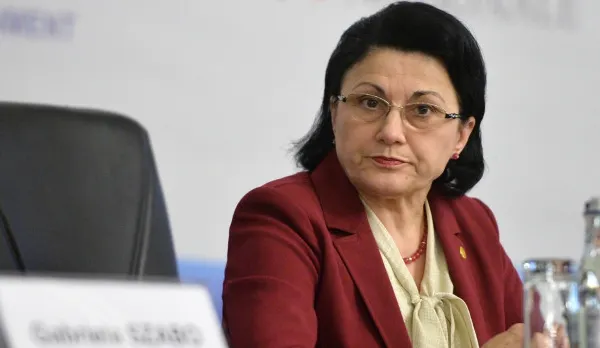 Ecaterina Andronescu vrea Bacalaureat tehnologic