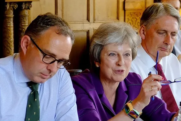 Surse BBC: Textul acordului Brexit e gata, guvernul britanic se reuneşte mâine