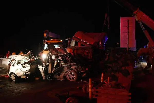 Accident cu zeci de mașini pe autostradă: 15 morți și 44 de răniți