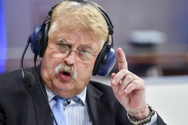 Un "greu" german din Parlamentul European cere activarea Articolului 7 în cazul României