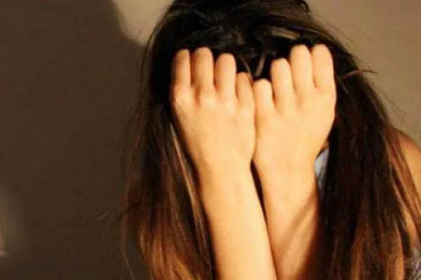 Drama româncei din Germania: I-a fost luată fiica de autorități pentru că e "prea atașată de mamă" - Copila, ridicată direct din băncile școlii
