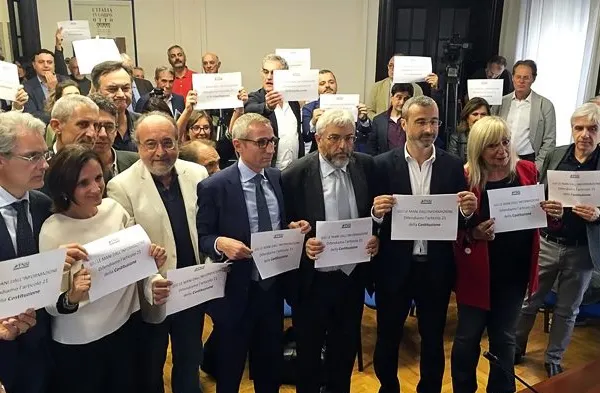 Guvernul Italiei atacă violent presa, jurnaliștii ripostează. Furie și proteste
