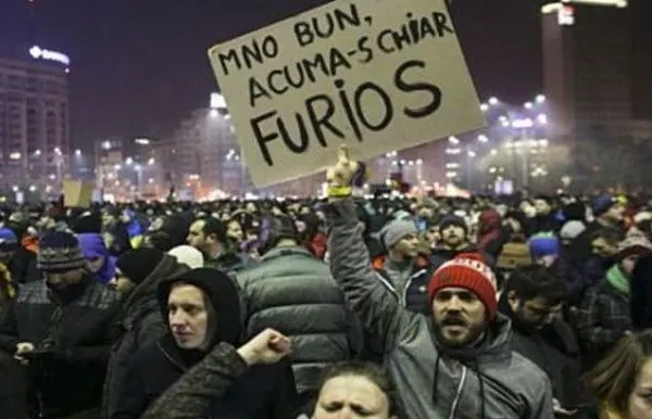 Condamnat pentru că a instigat la proteste pe Facebook