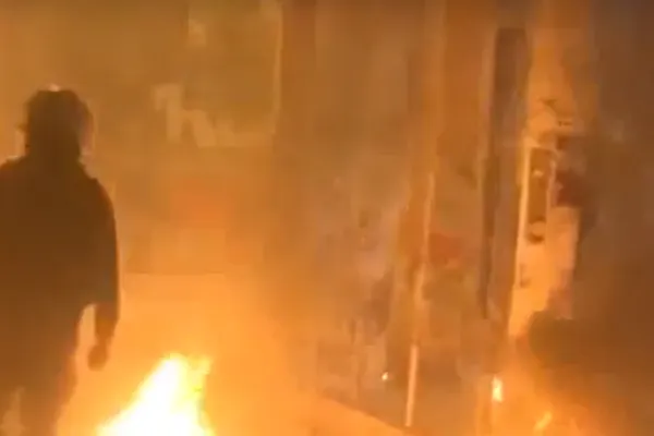 Proteste violente la Atena, peste zece mii de oameni în stradă (VIDEO)