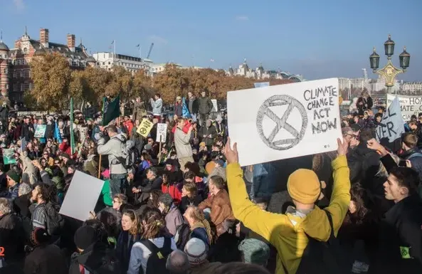 Proteste de amploare la Londra, zeci de oameni arestați (VIDEO)