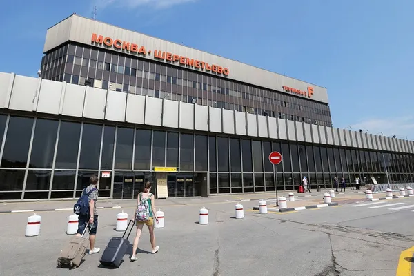Un rus a fost călcat de avion pe pista unui aeroport din Moscova