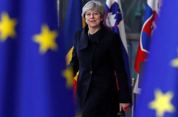 Haos la Londra. Theresa May pierde controlul asupra Brexit-ului. Rebeliune în guvern