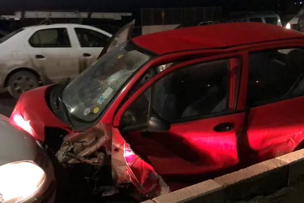 Șase mașini avariate, 3 persoane în spital, trafic blocat în urma unui accident rutier
