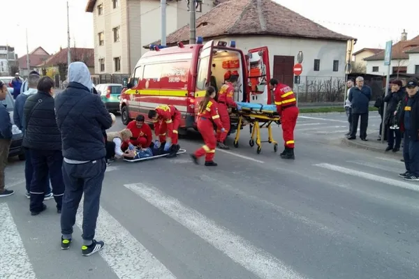 Doi copii si mama lor, accidentați grav pe trecerea de pietoni în drum spre școală